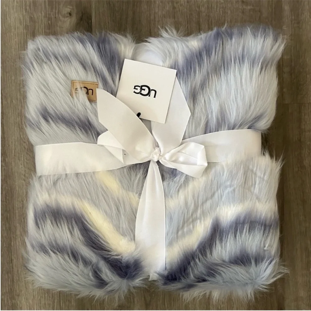UGG Rosia Jacquard Wave Faux Fur Throw Blanket
